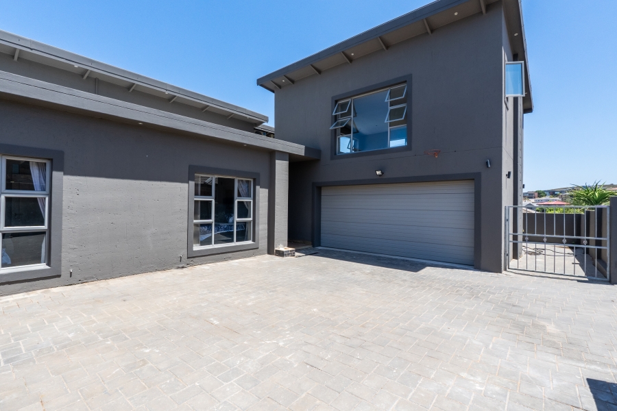 4 Bedroom Property for Sale in Monte Christo Western Cape